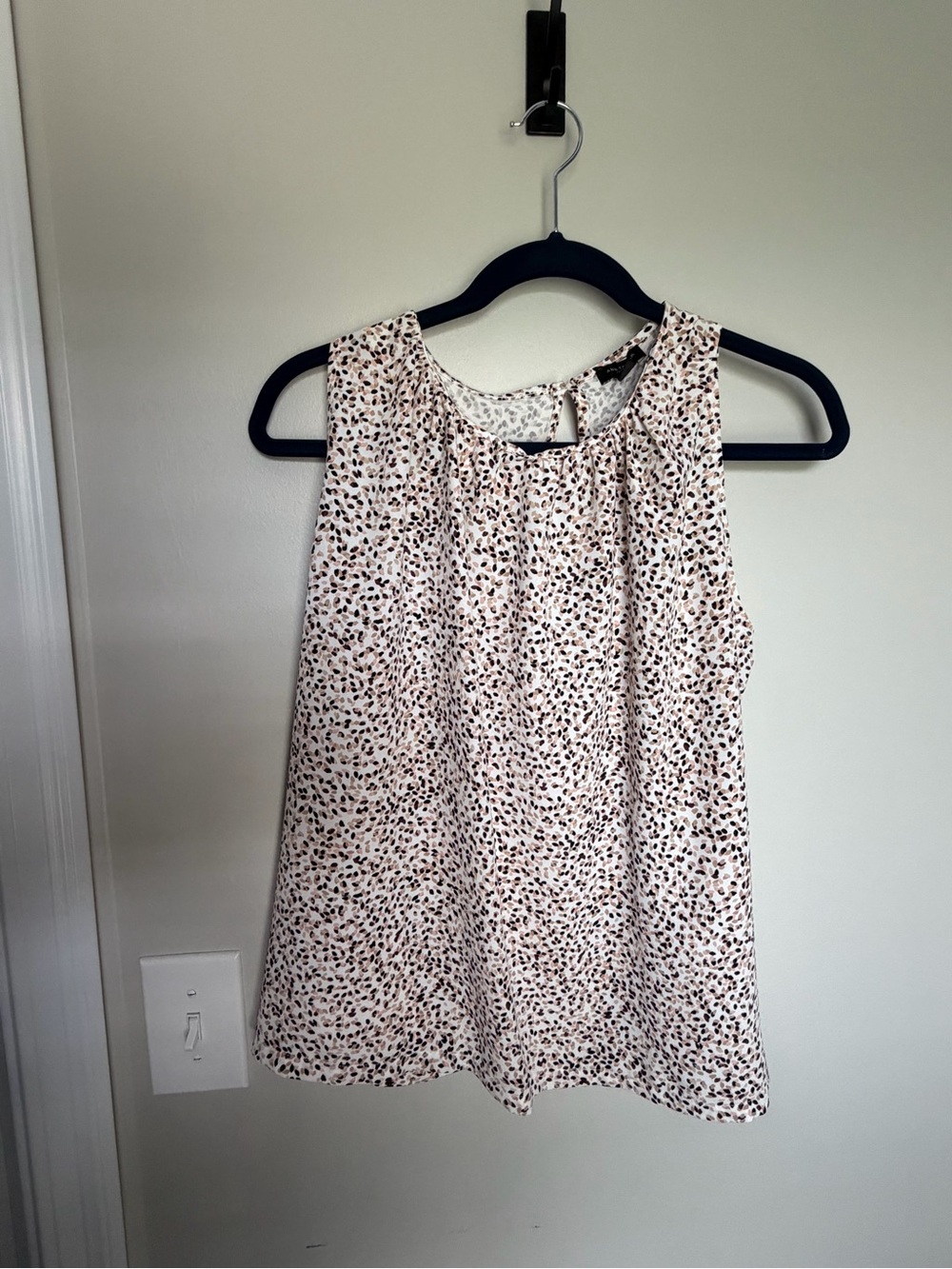 Ann Taylor Cream Sleeveless Printed Camisole